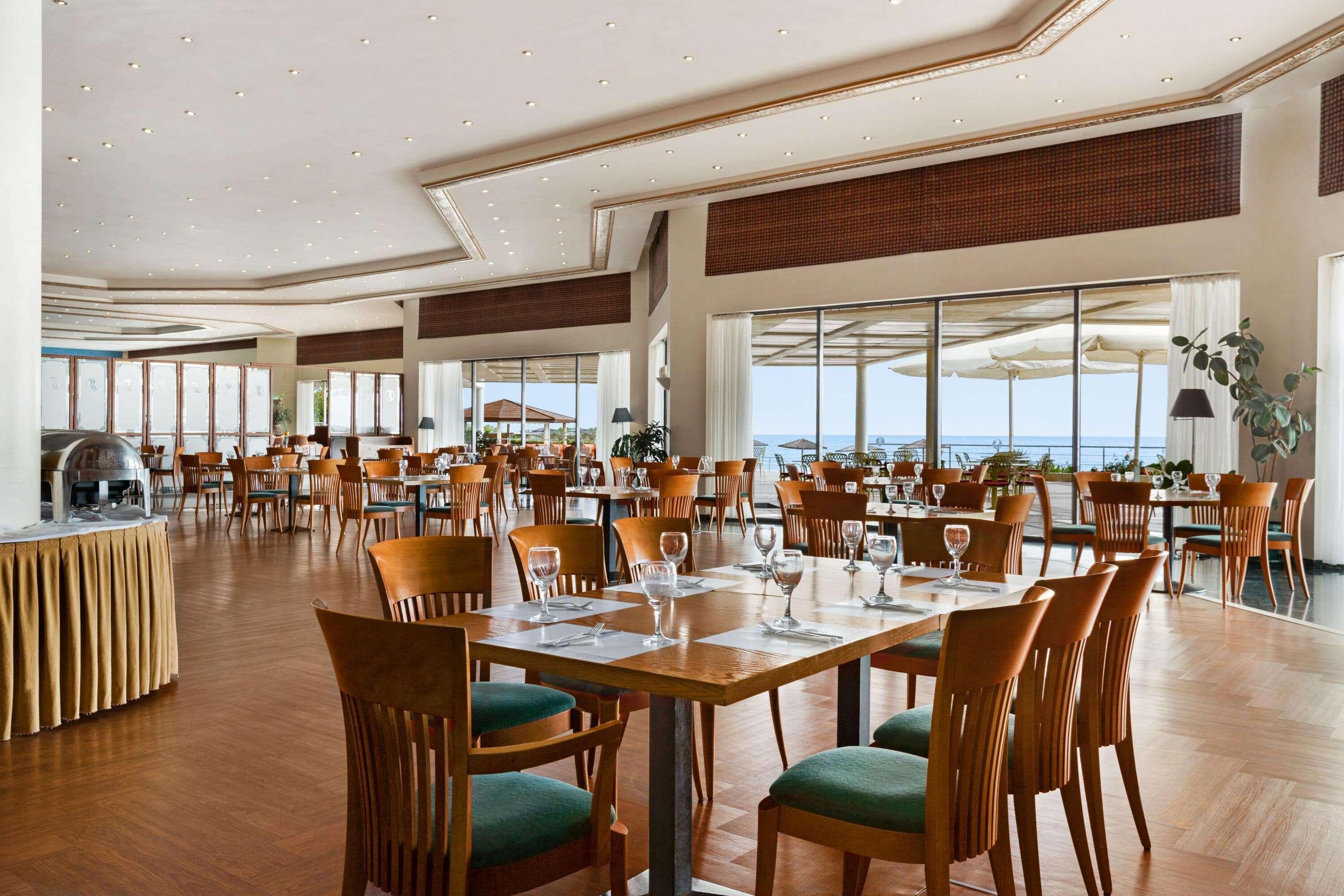 色雷斯温德姆华美达广场酒店 亚历山德鲁波利斯 外观 照片 The restaurant