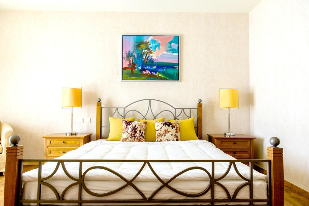 色雷斯温德姆华美达广场酒店 亚历山德鲁波利斯 外观 照片 A bedroom