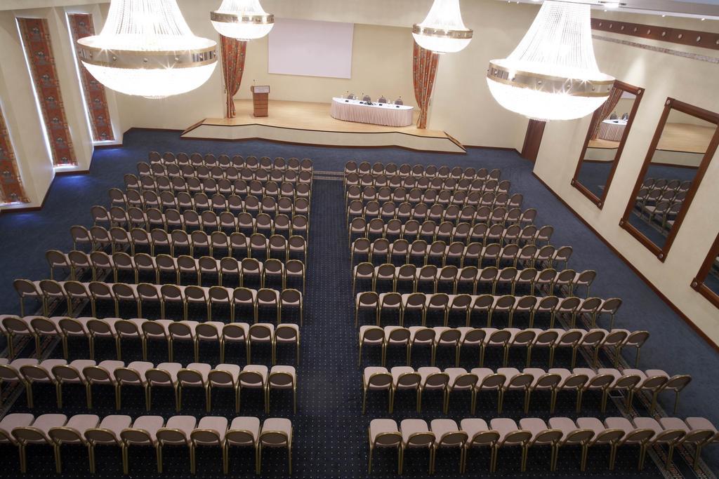 色雷斯温德姆华美达广场酒店 亚历山德鲁波利斯 外观 照片 The main conference hall