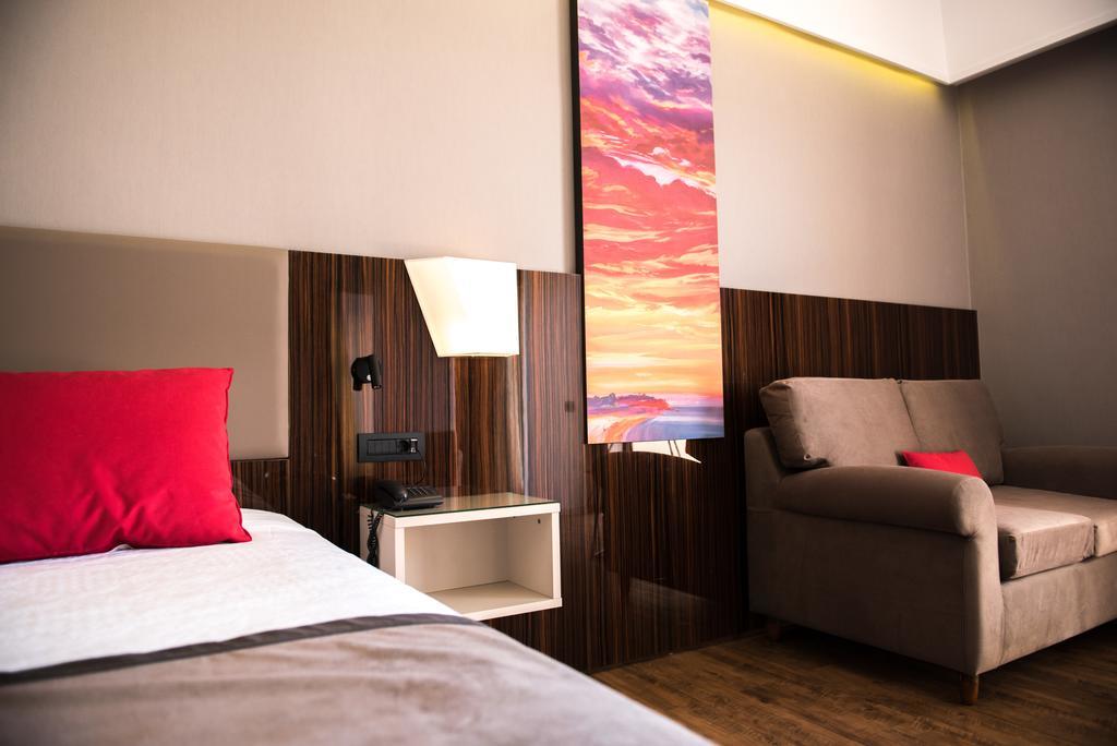 色雷斯温德姆华美达广场酒店 亚历山德鲁波利斯 外观 照片 A room at the hotel