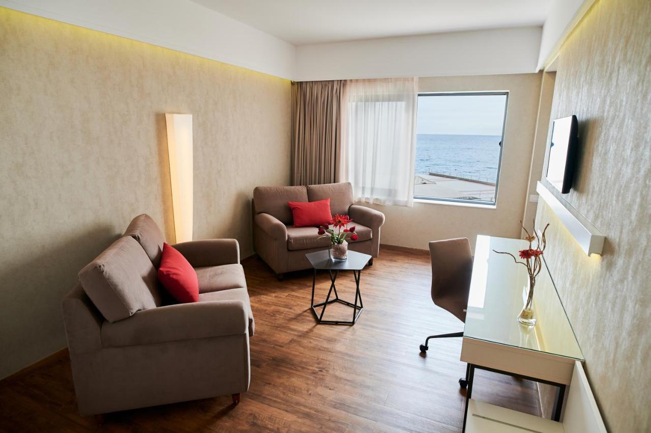 色雷斯温德姆华美达广场酒店 亚历山德鲁波利斯 外观 照片 A suite at the hotel