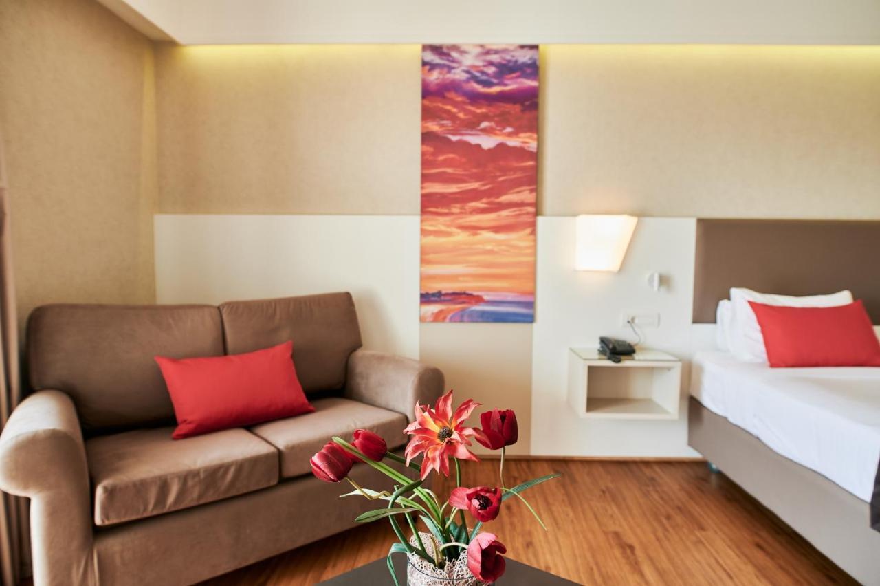 色雷斯温德姆华美达广场酒店 亚历山德鲁波利斯 外观 照片 A room at the hotel