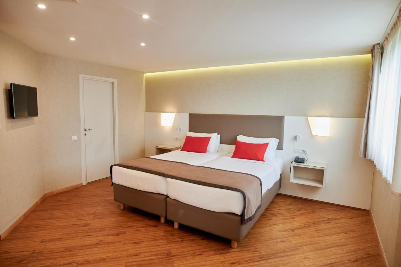 色雷斯温德姆华美达广场酒店 亚历山德鲁波利斯 外观 照片 A room at the hotel
