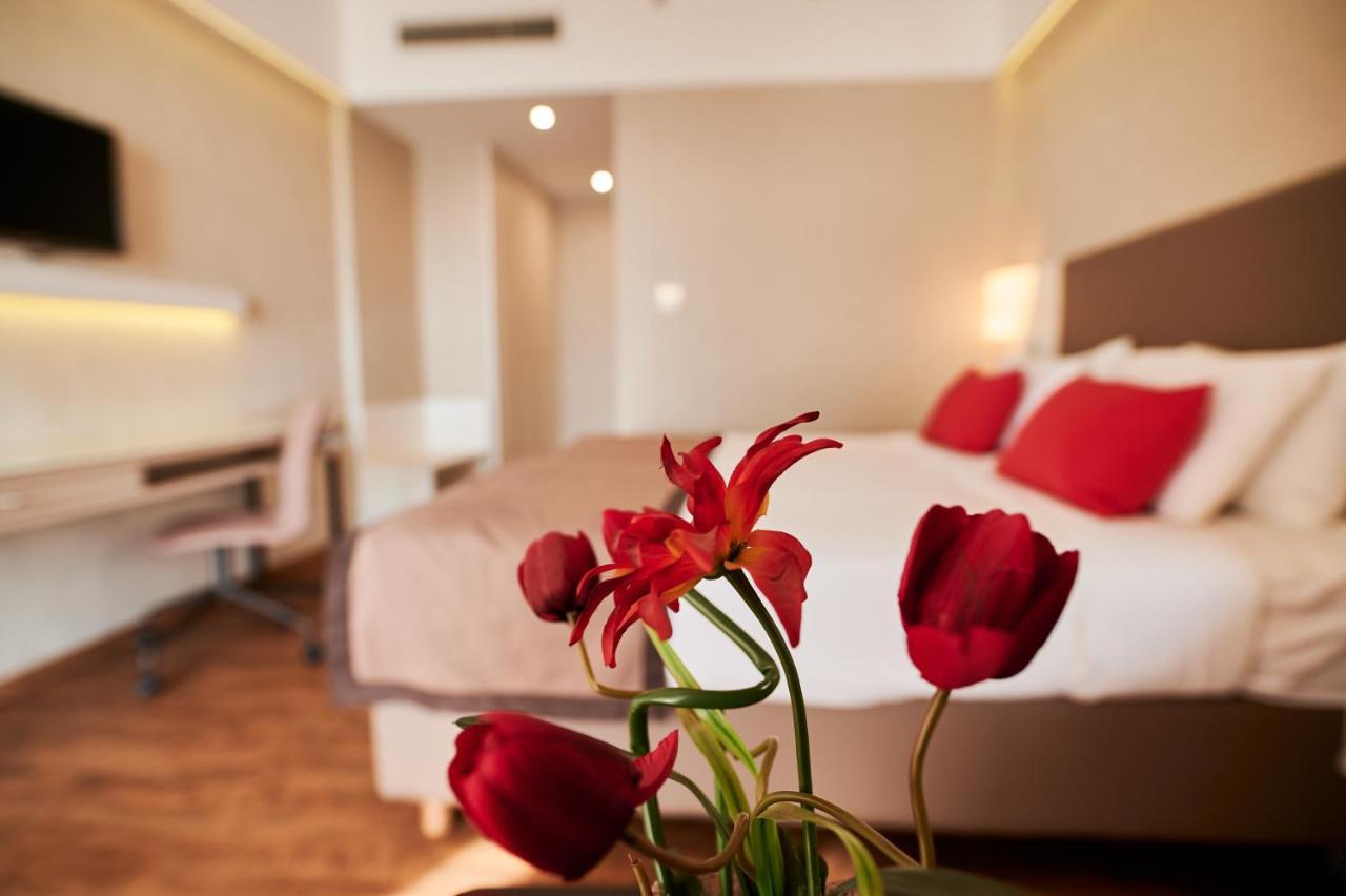 色雷斯温德姆华美达广场酒店 亚历山德鲁波利斯 外观 照片 A room at the hotel