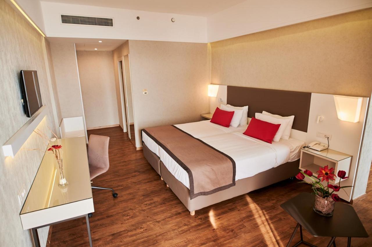色雷斯温德姆华美达广场酒店 亚历山德鲁波利斯 外观 照片 A room at the hotel