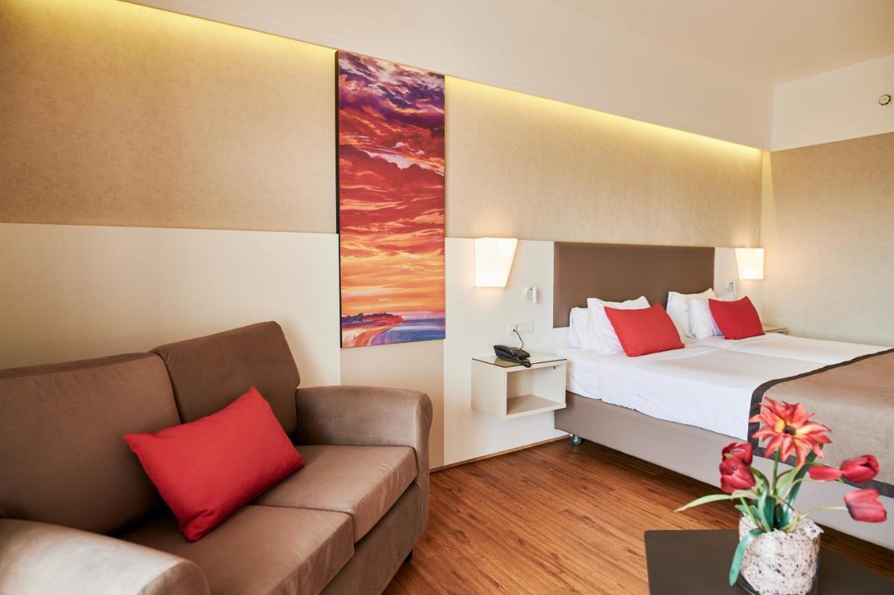 色雷斯温德姆华美达广场酒店 亚历山德鲁波利斯 外观 照片 A room at the hotel